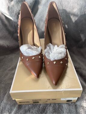 Michael Kors KEKE Toe Cap 4 inch Pointed Toe Studded Pumps in Luggage